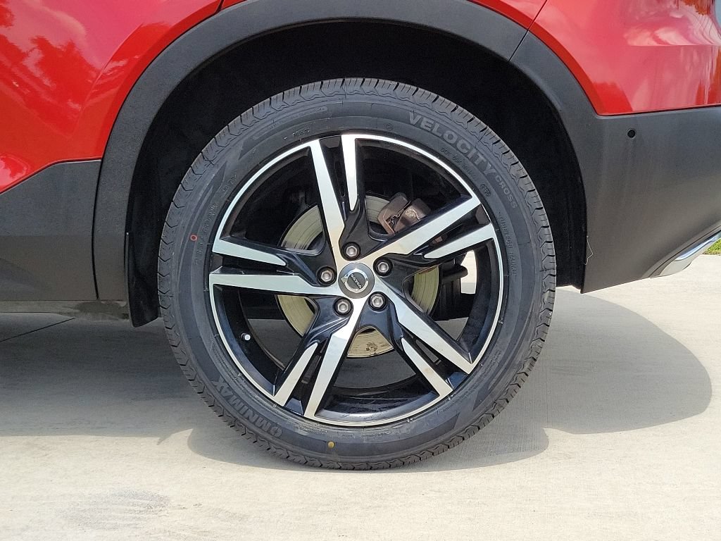 Used 2019 Volvo XC40 T5 R-Design AWD/4WD image 4