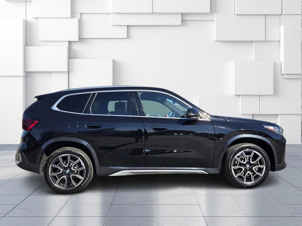 Certified 2025 BMW X1 xDrive28i w/ Convenience Package AWD/4WD image 4