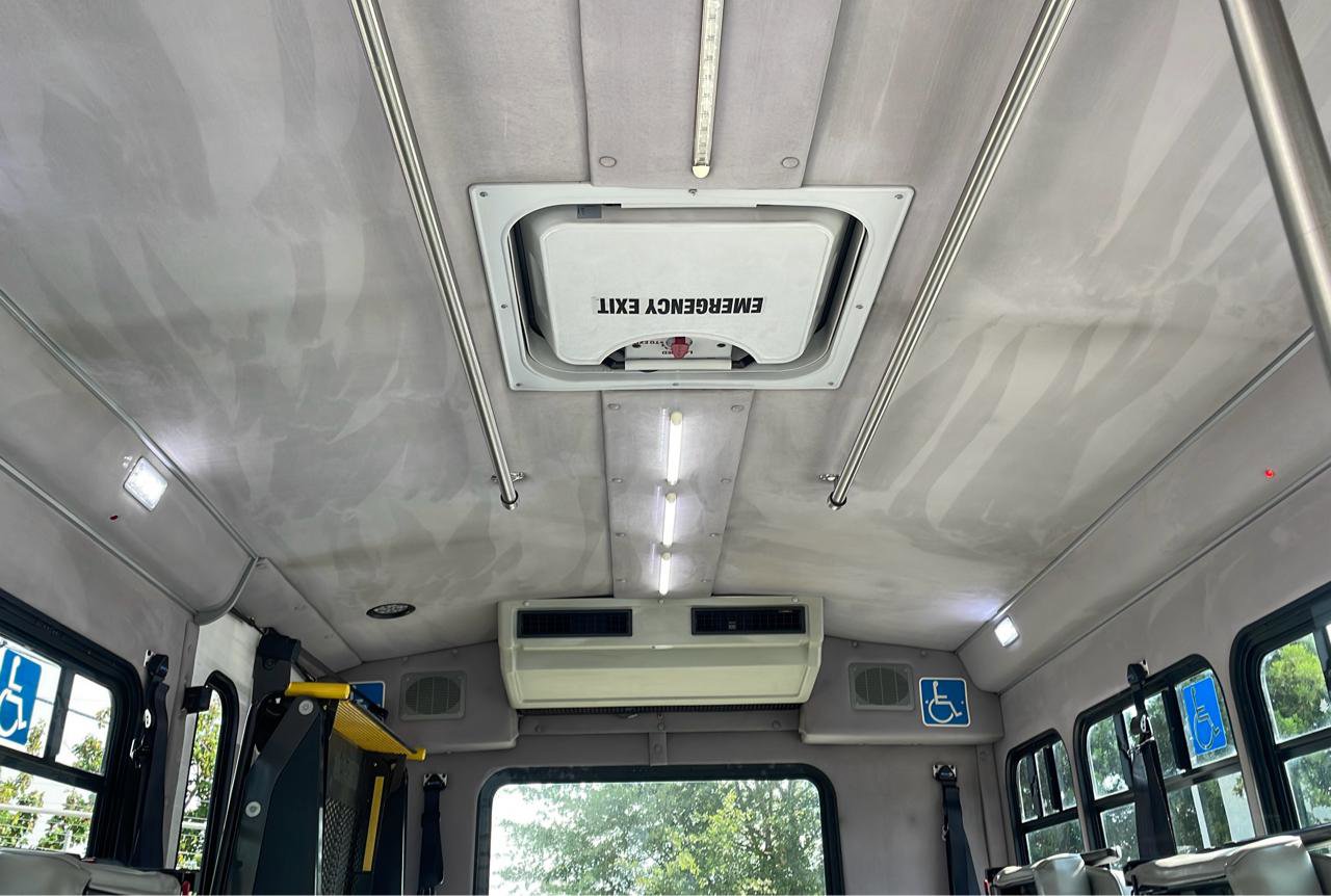 Used 2015 Chevrolet Express 3500 w/ Shuttle Bus Package RWD image 33