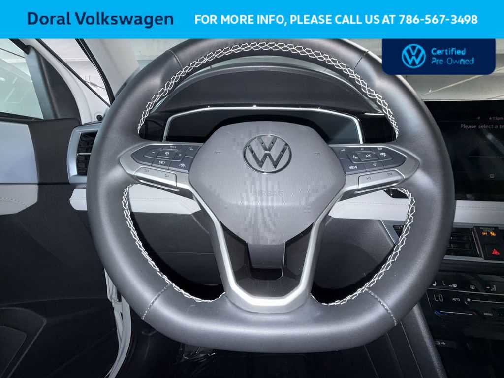 Used 2025 Volkswagen Taos SE FWD image 15
