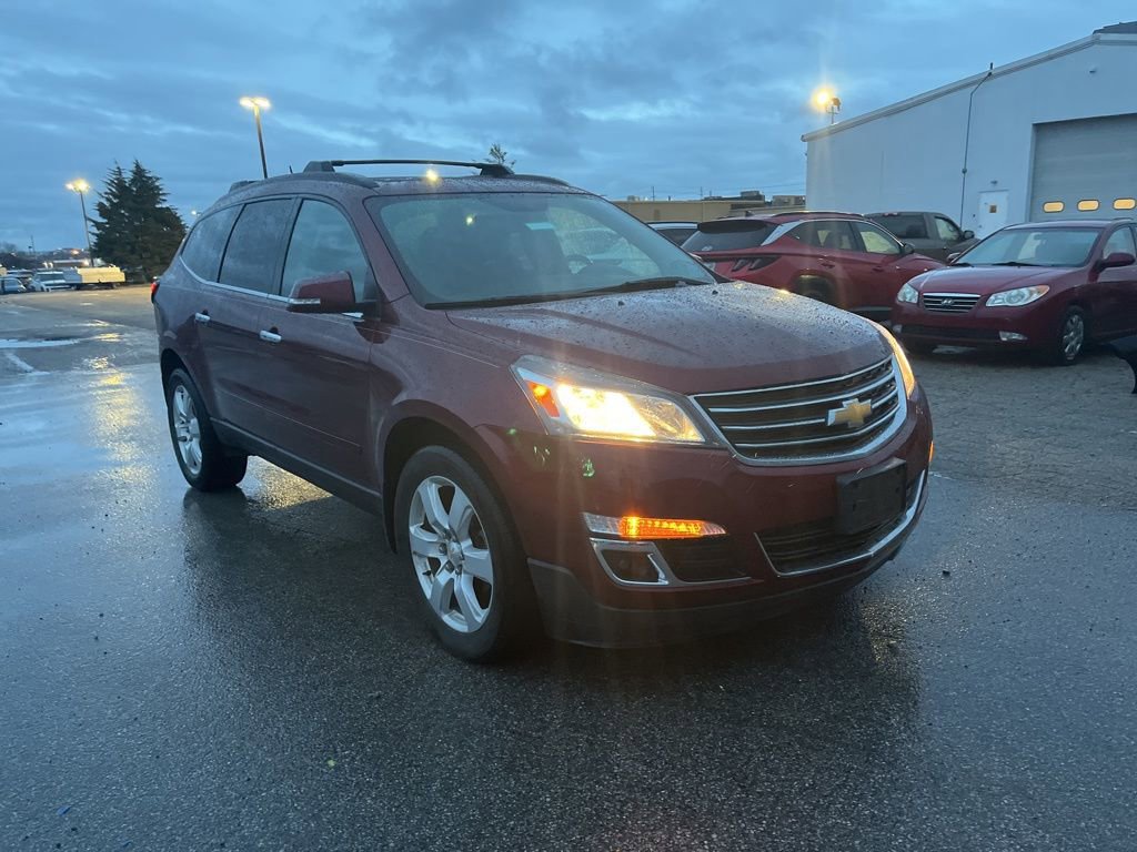 Used 2017 Chevrolet Traverse LT w/ Style and Technology Package image 8