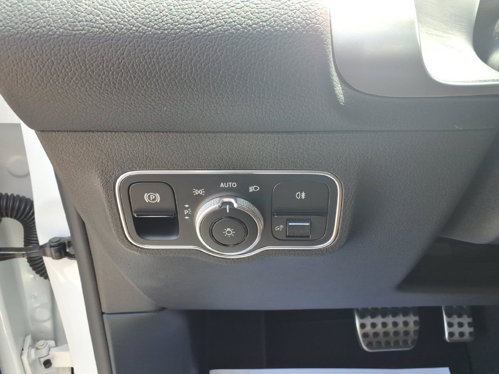 New 2026 Mercedes-Benz GLB 250 4MATIC image 17