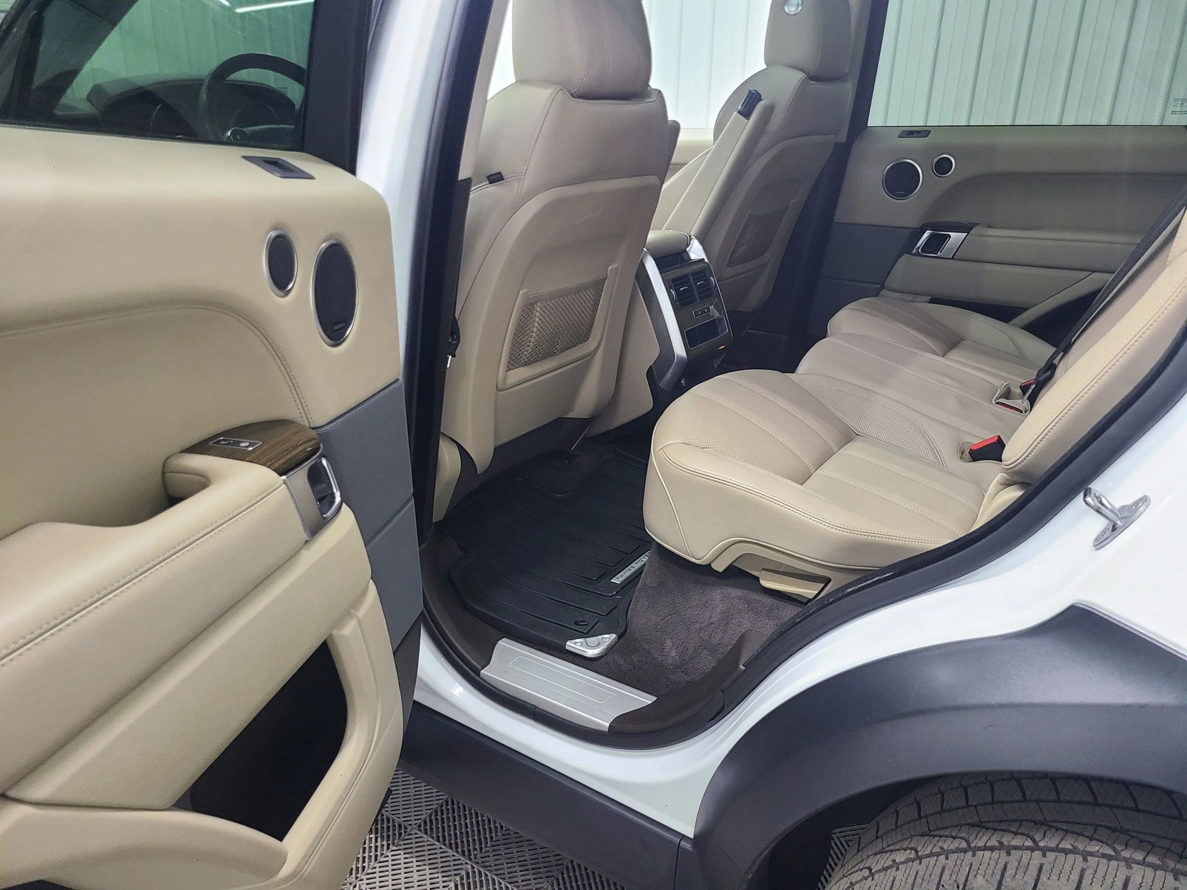 Used 2016 Land Rover Range Rover Sport Supercharged image 36