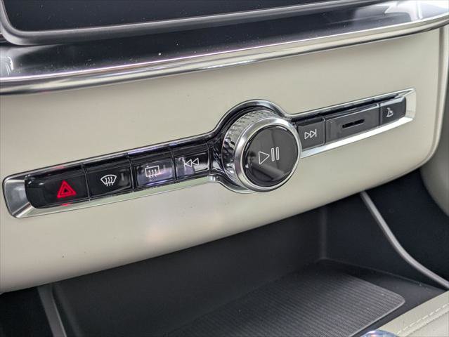 New 2026 Volvo XC90 T8 Ultra w/ Protection Package Premier image 8