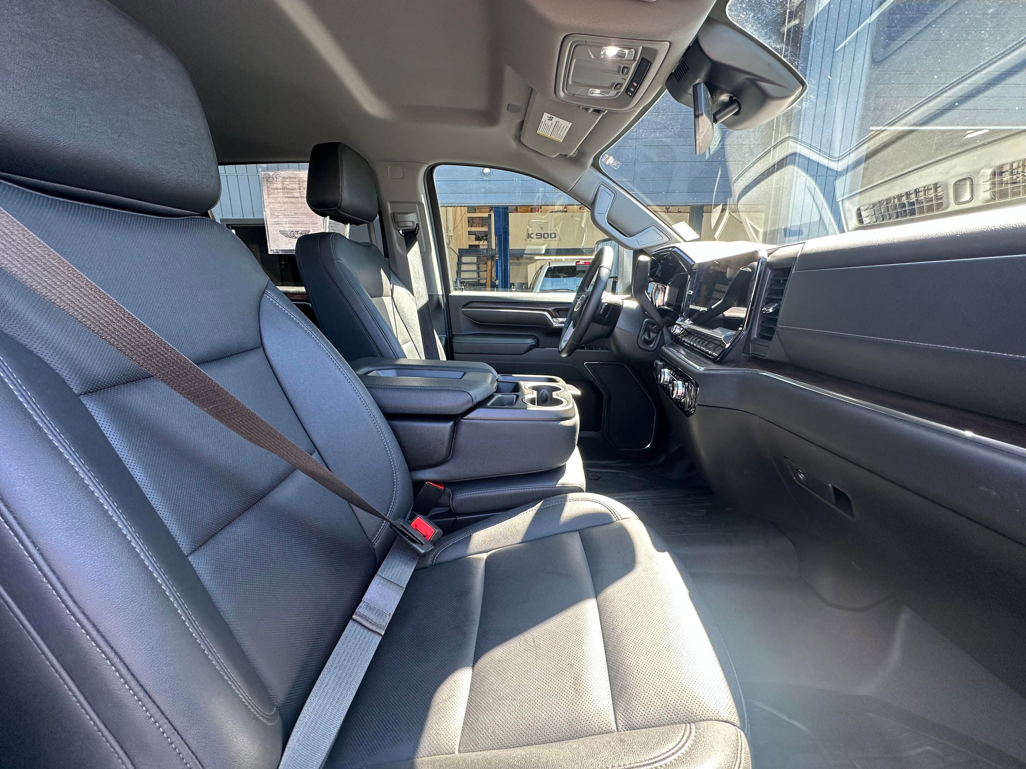 Used 2024 GMC Sierra 3500 SLT w/ X31 Off-Road Package image 11