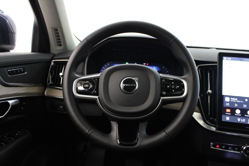 Certified 2025 Volvo XC90 B6 Plus AWD/4WD image 24