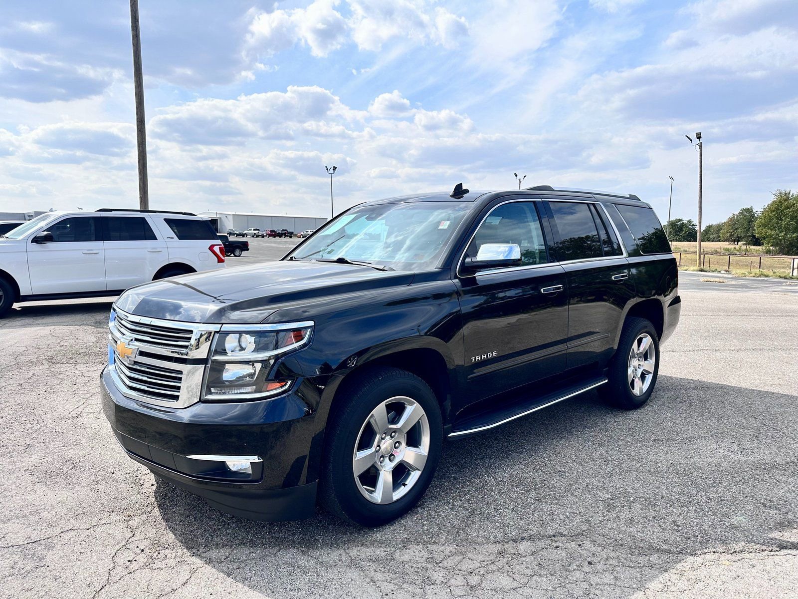 Used 2019 Chevrolet Tahoe Premier RWD image 2