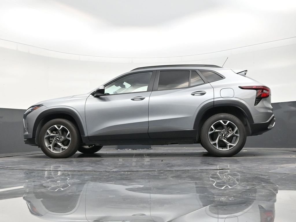 Used 2024 Chevrolet Trax LT w/ Driver Confidence Package FWD image 21