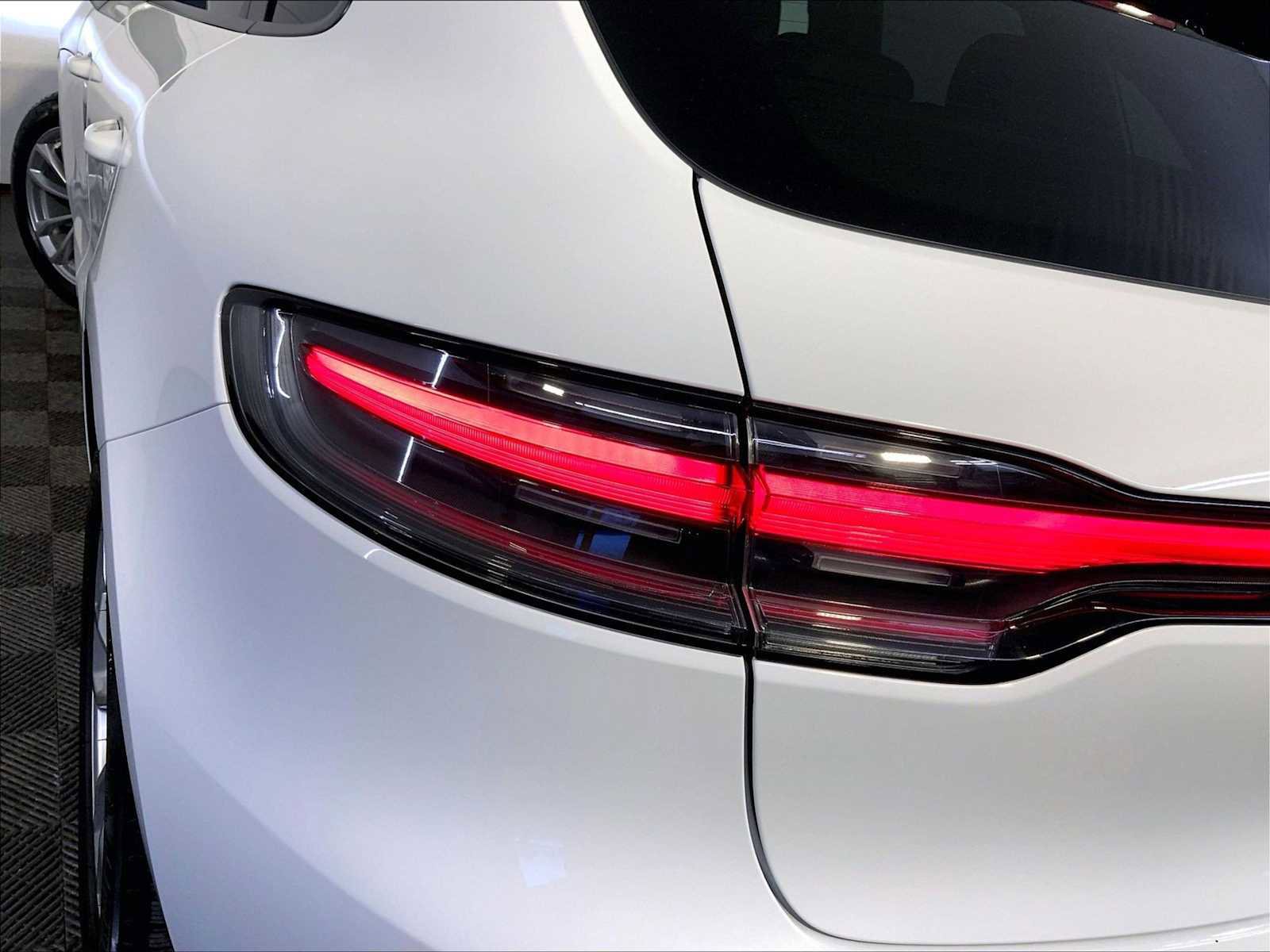 Certified 2025 Porsche Macan image 30