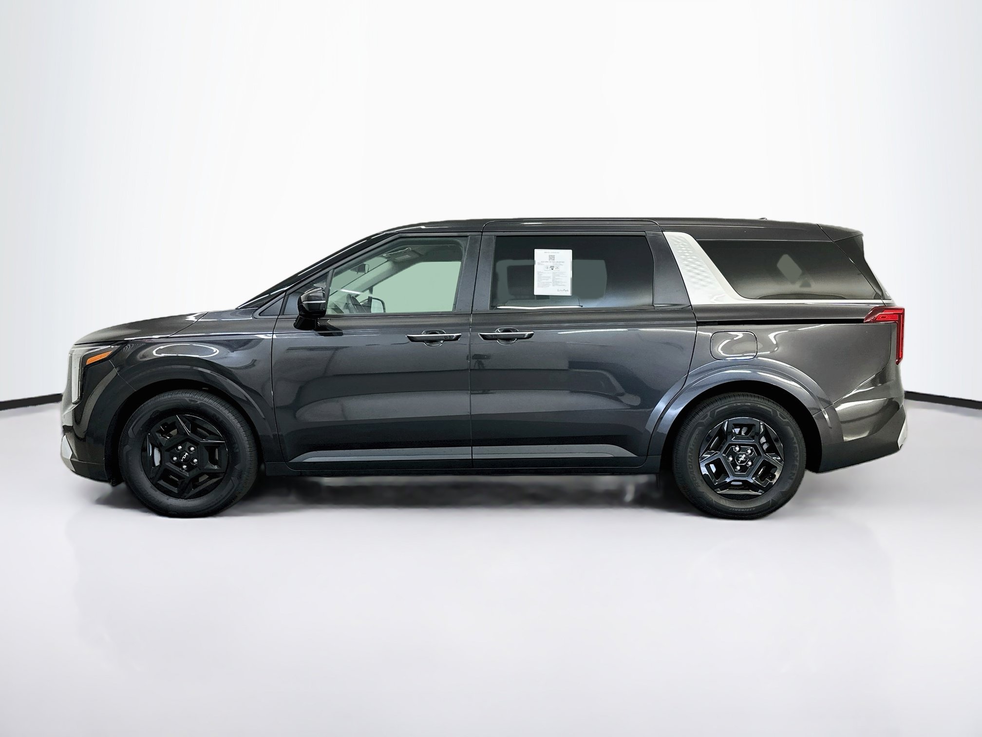 Used 2026 Kia Carnival FWD image 4