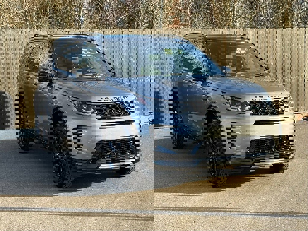 Certified 2025 Land Rover Discovery Sport Dynamic SE image 8