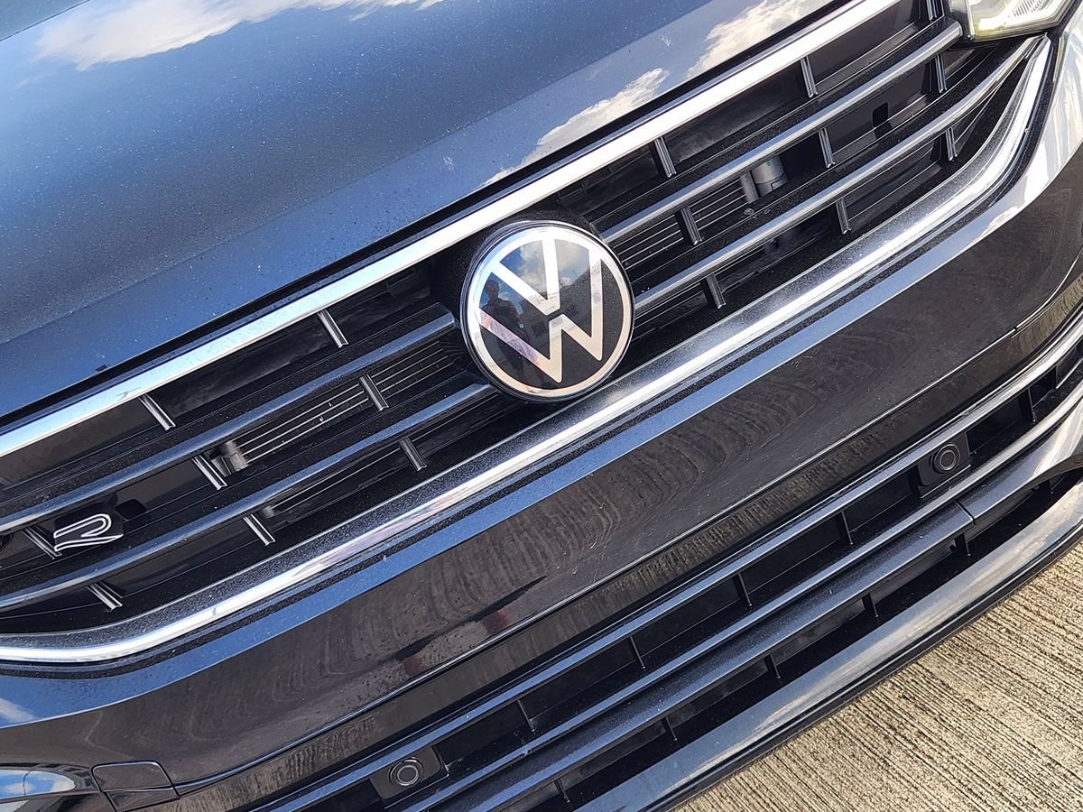 Used 2023 Volkswagen Tiguan SE R-Line FWD image 13