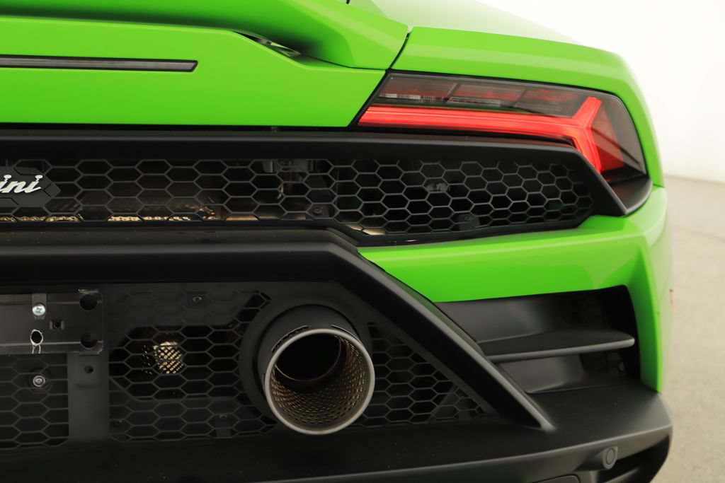 Used 2022 Lamborghini Huracan EVO RWD image 38