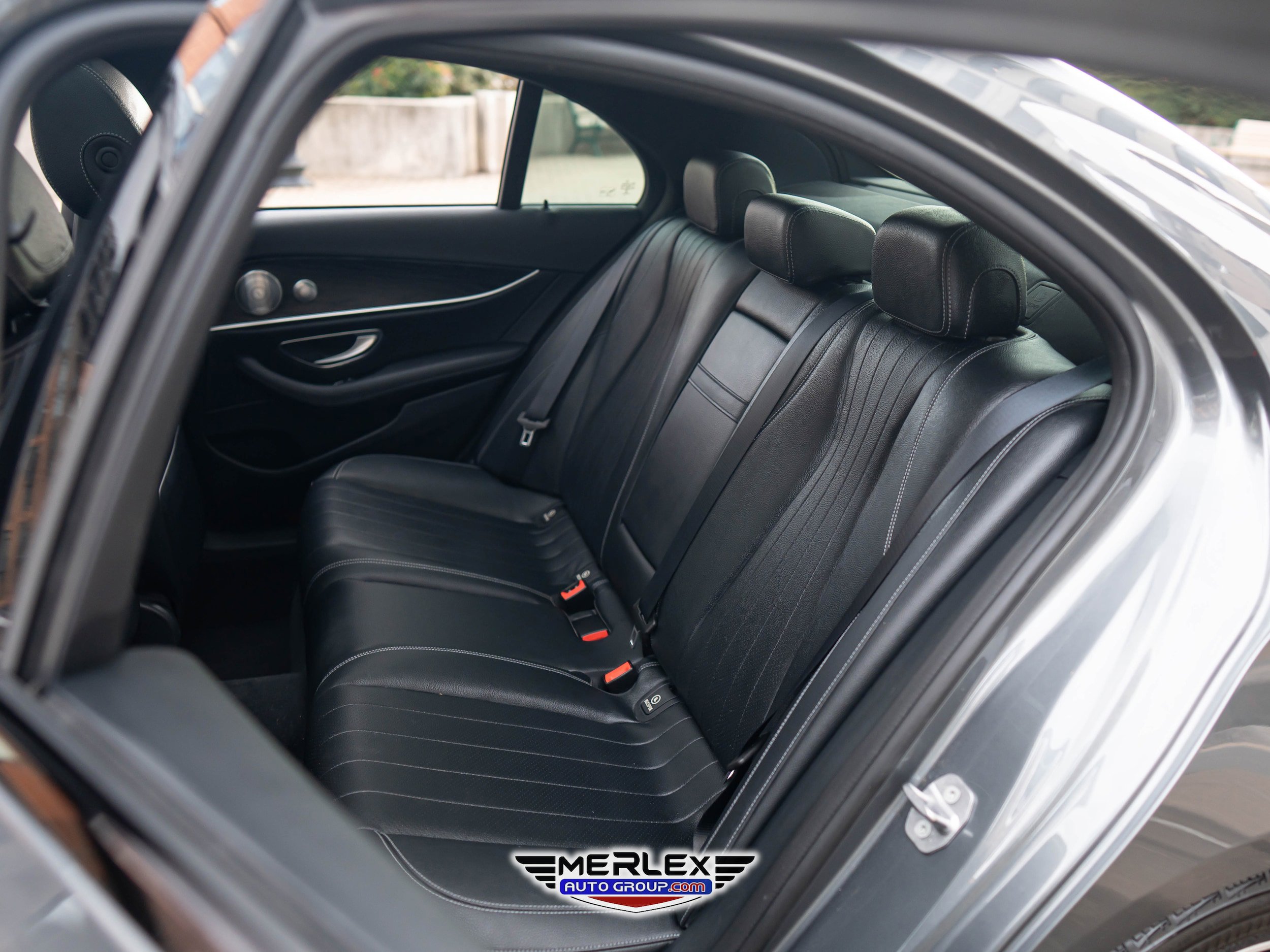 Used 2018 Mercedes-Benz E 400 4MATIC Sedan w/ Premium 3 Package image 20