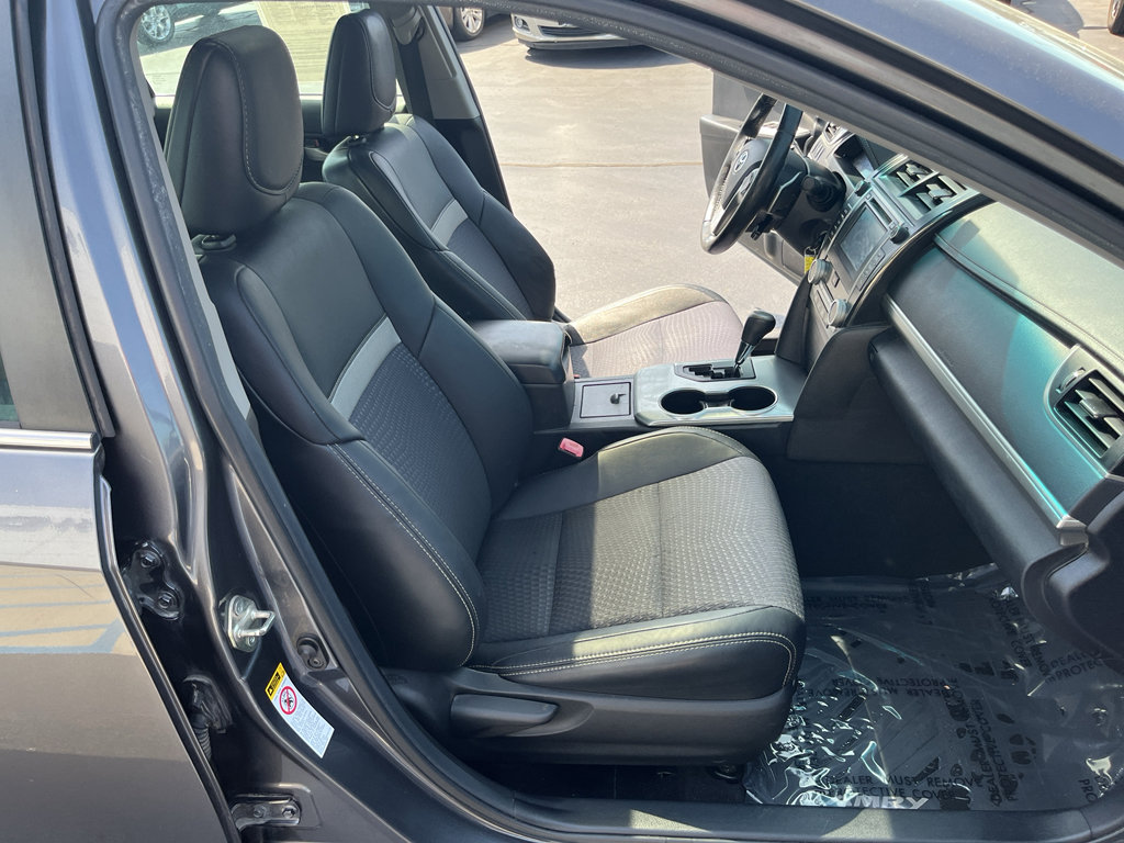 Used 2014 Toyota Camry SE w/ Moonroof Package FWD image 33