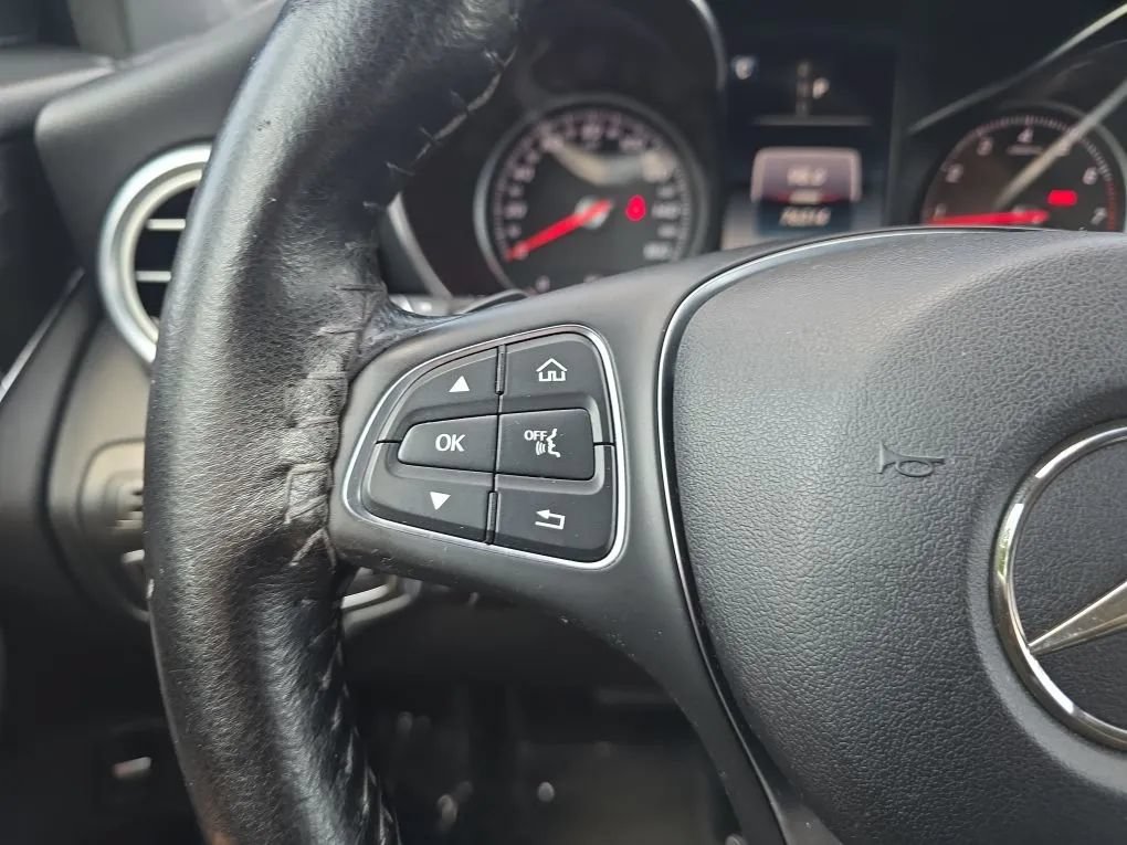 Used 2017 Mercedes-Benz GLC 300 4MATIC image 21