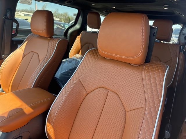 New 2026 Chrysler Pacifica Pinnacle image 12