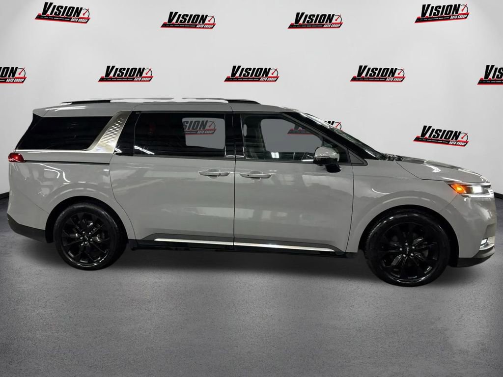 Certified 2024 Kia Carnival SX Prestige image 4