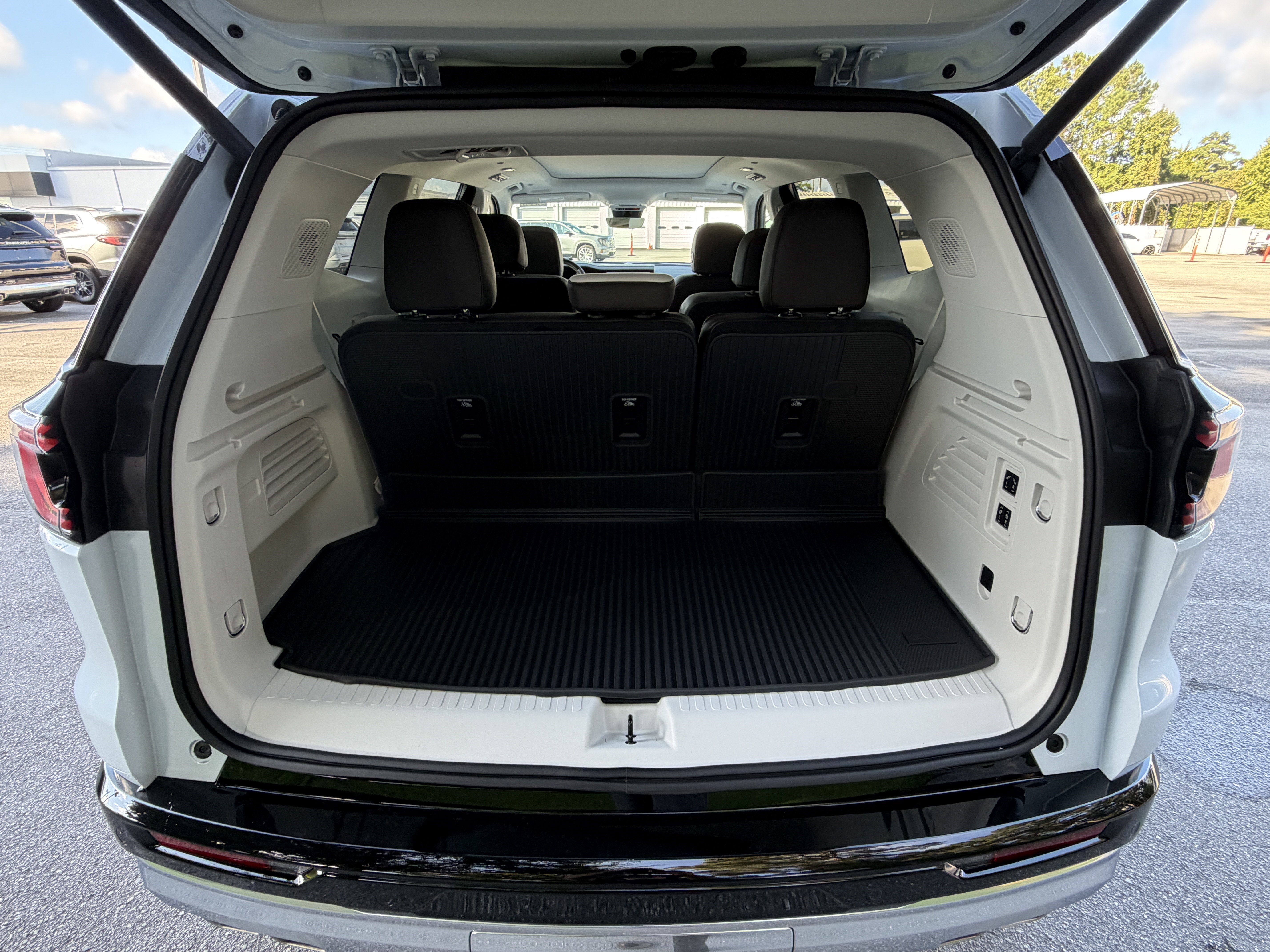 New 2027 GMC Acadia Denali w/ Denali Reserve Package FWD image 4