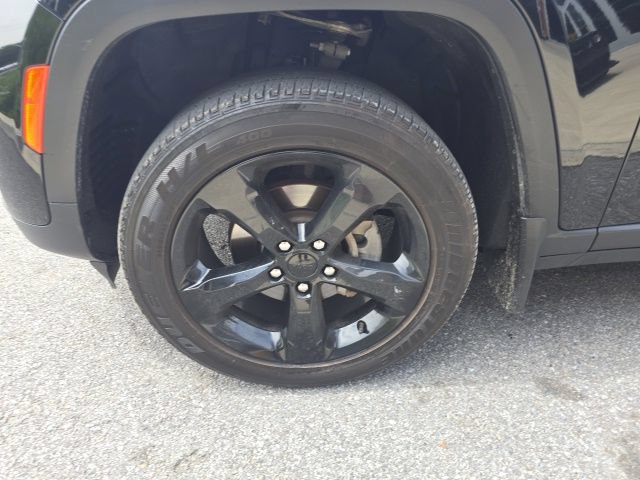 Certified 2024 Jeep Grand Cherokee Altitude AWD/4WD image 9