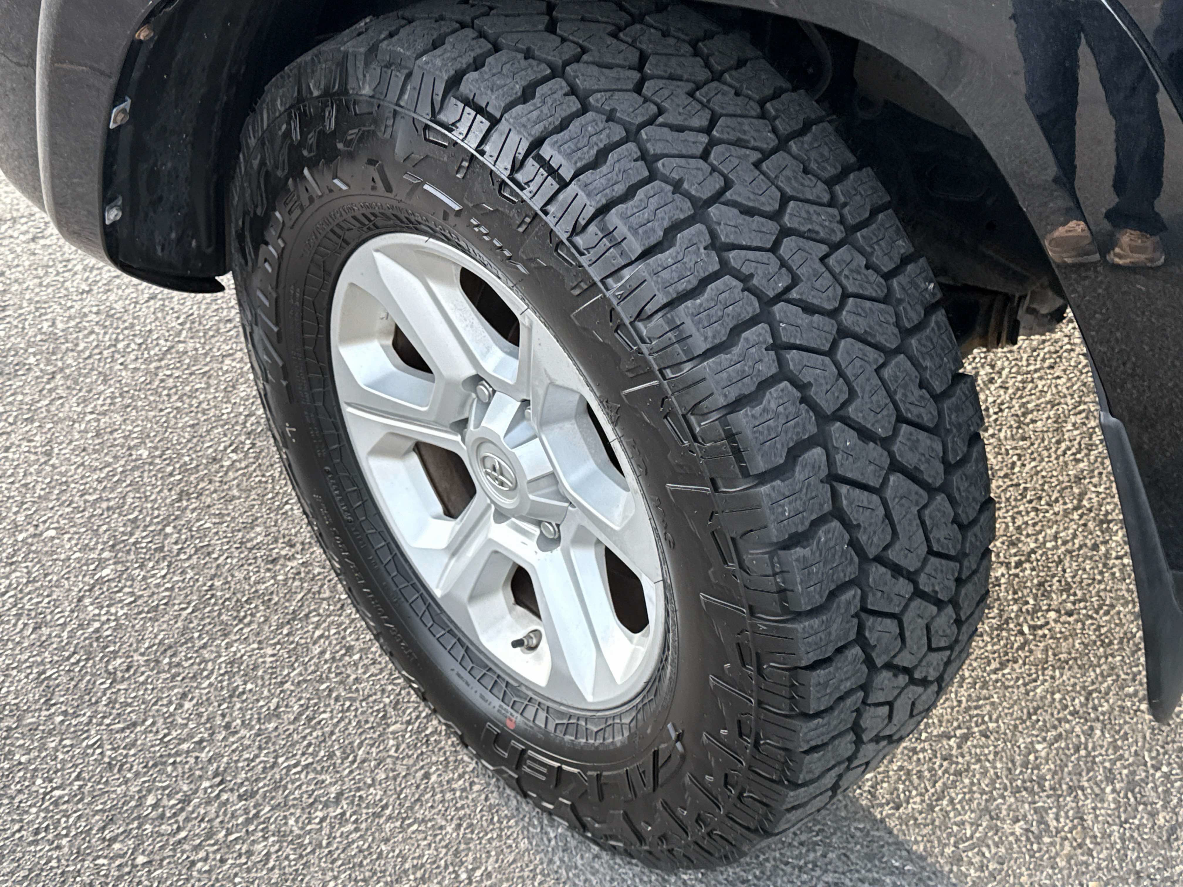 Used 2018 Toyota 4Runner SR5 AWD/4WD image 8