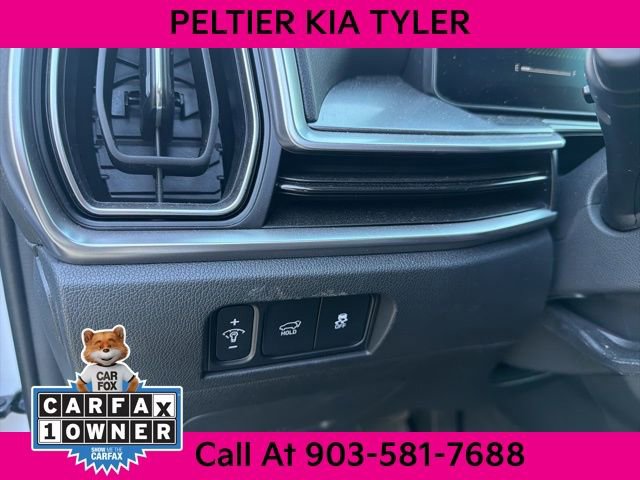 Certified 2025 Kia Sorento EX w/ Panoramic Sunroof Package image 17