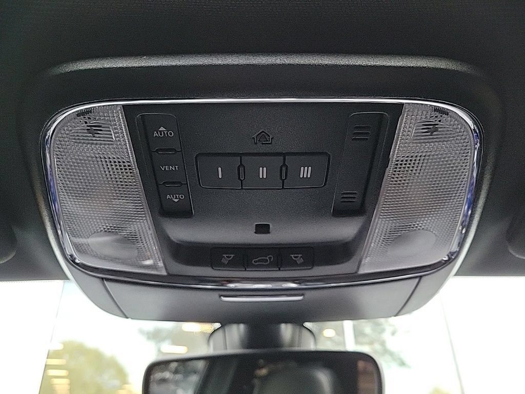 Used 2020 Jeep Grand Cherokee Altitude AWD/4WD image 31