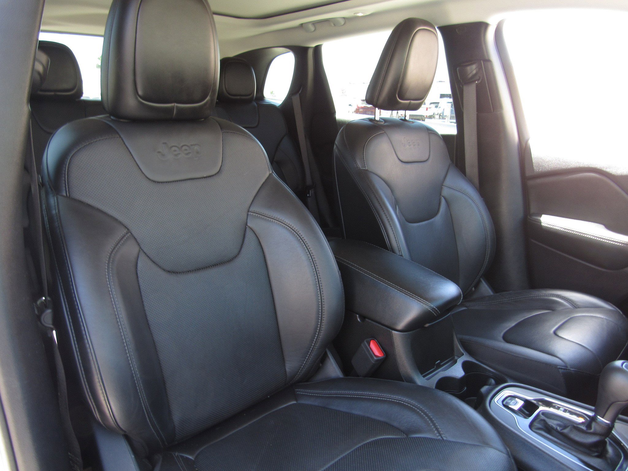 Used 2021 Jeep Cherokee Limited w/ Elite Package AWD/4WD image 10