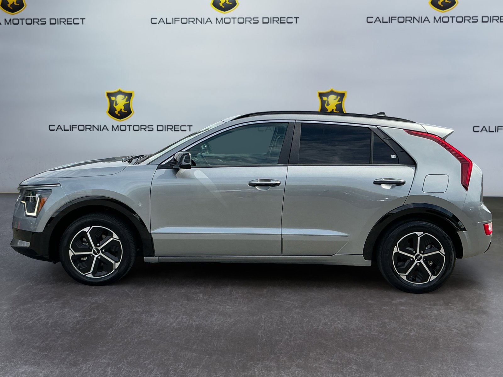 Used 2024 Kia Niro SX image 8