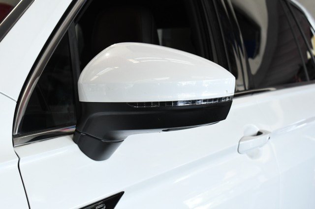 Used 2022 Volkswagen Tiguan SEL R-Line AWD/4WD image 9