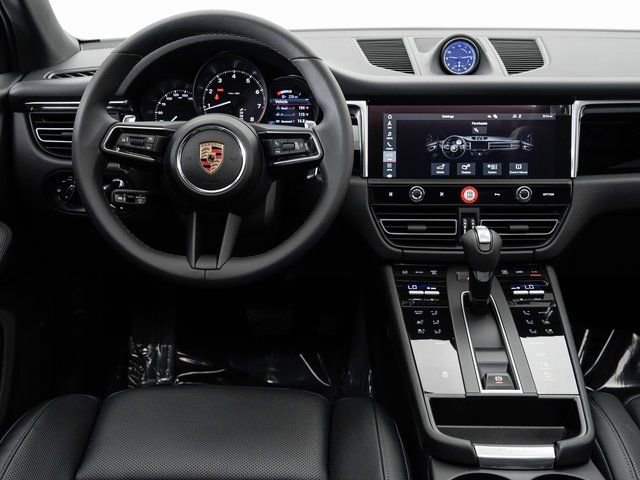 Certified 2025 Porsche Macan image 16
