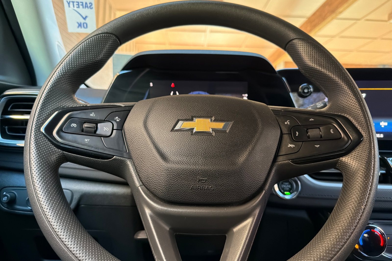 Used 2025 Chevrolet TrailBlazer LT AWD/4WD image 31