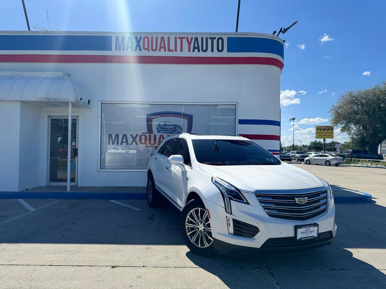 Used 2018 Cadillac XT5 Luxury w/ Driver Awareness Package image 16