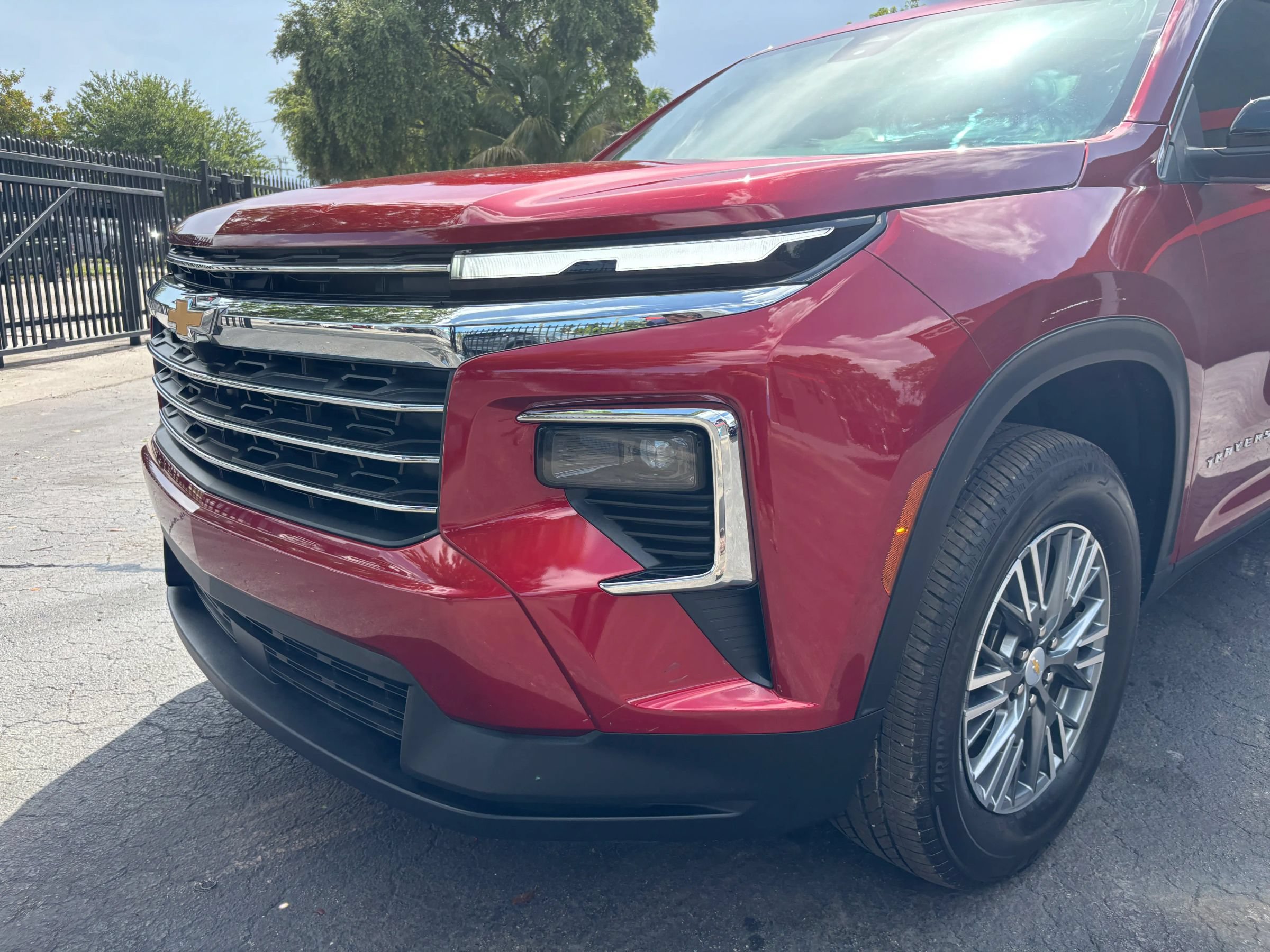 Used 2025 Chevrolet Traverse LT w/ Driver Confidence Package FWD image 38