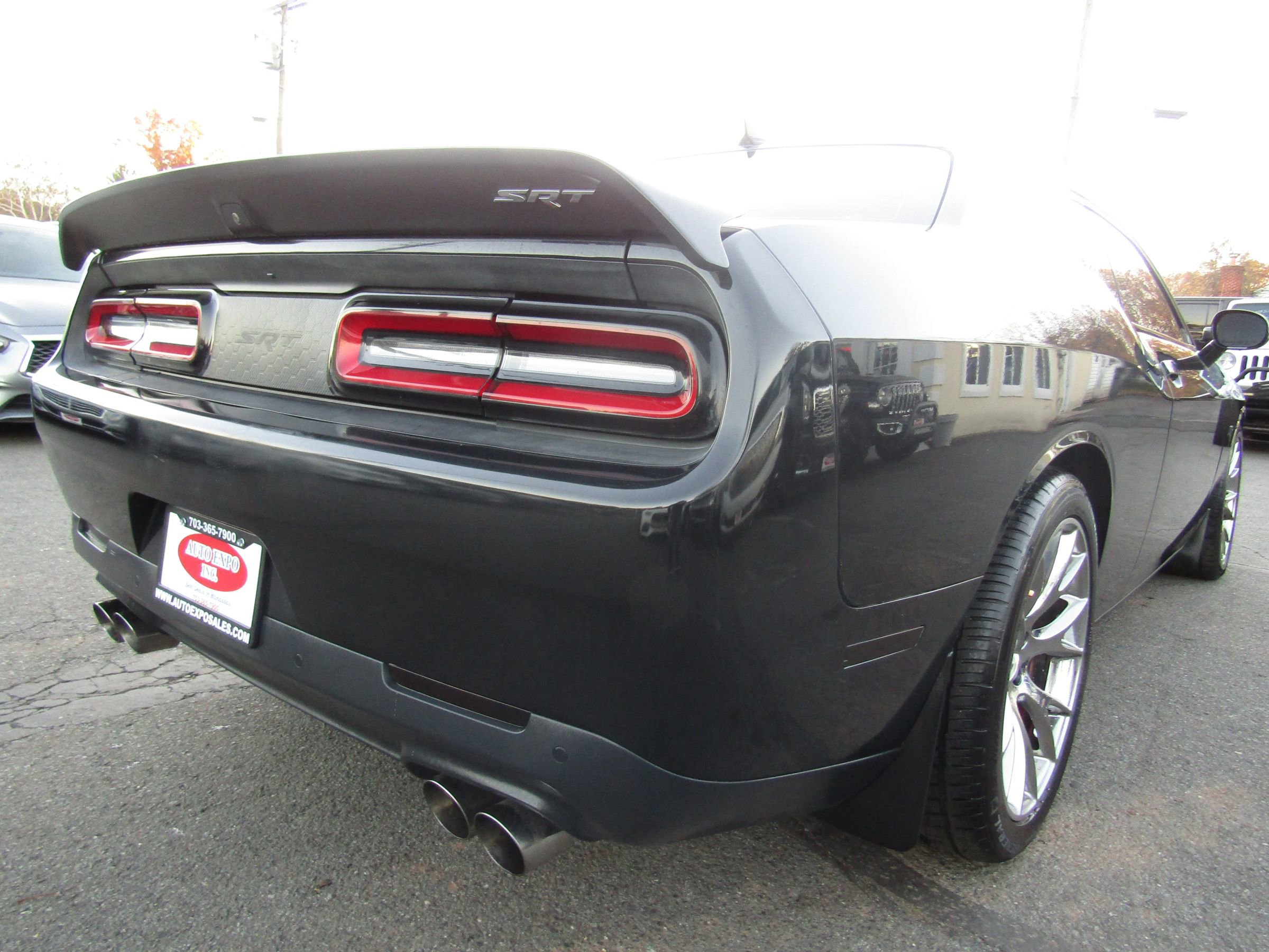 Used 2015 Dodge Challenger SRT w/ Technology Group image 7