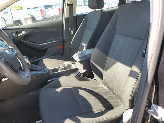 Used 2018 Ford Focus SE w/ SE Appearance Package image 25