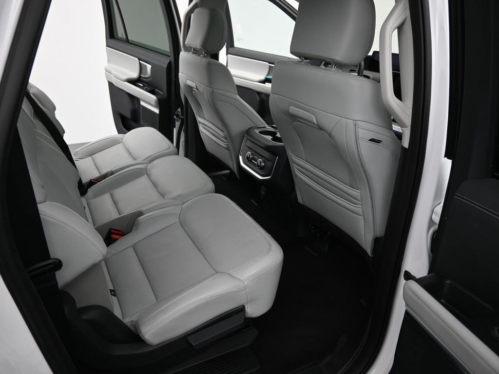 Certified 2025 Ford Expedition Max Platinum image 30