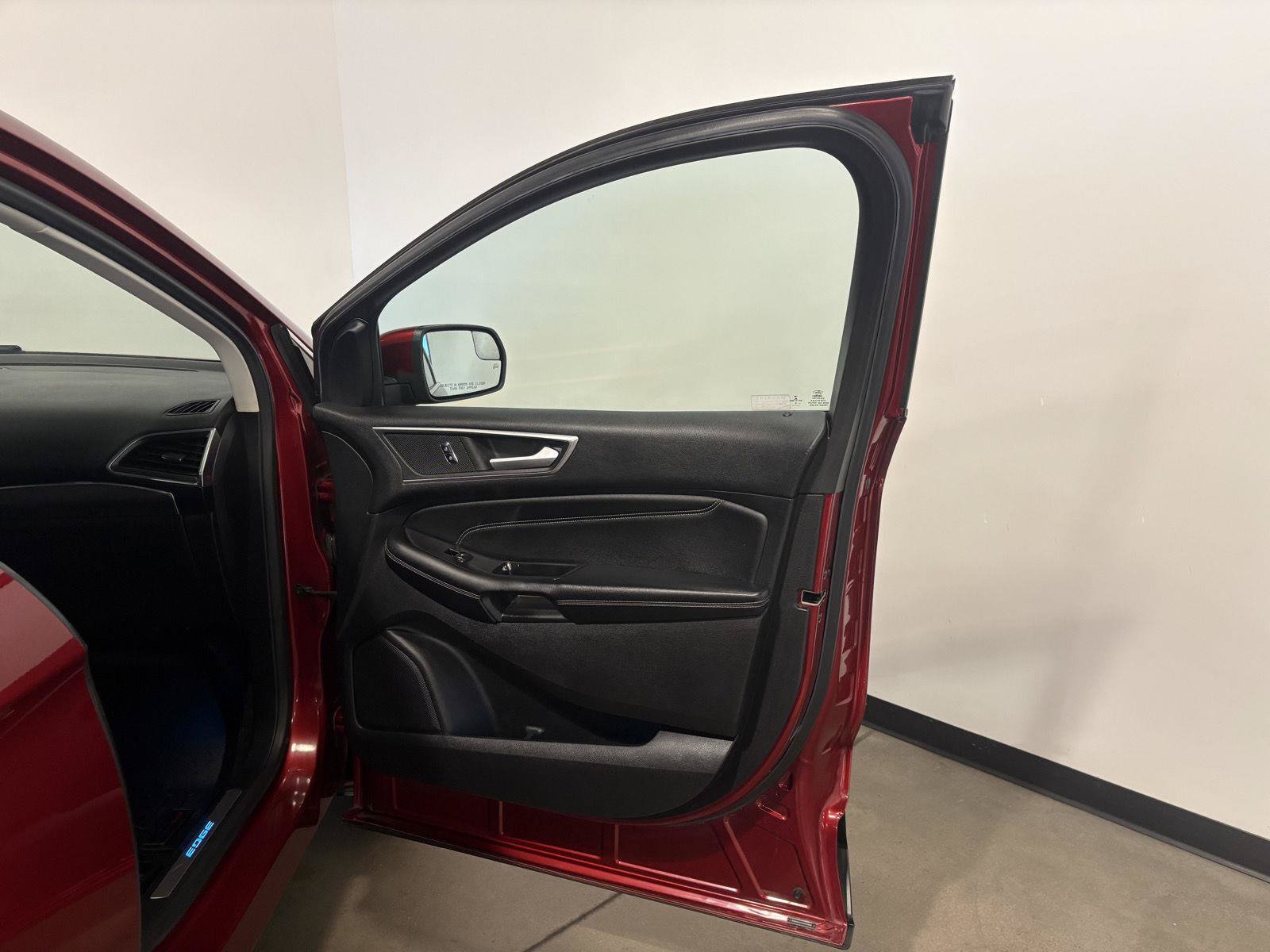 Used 2015 Ford Edge Titanium AWD/4WD image 43