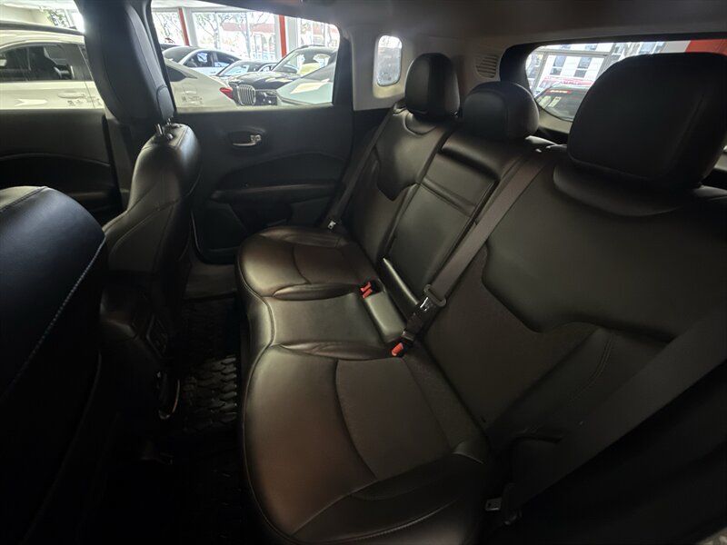 Used 2019 Jeep Compass Latitude AWD/4WD image 26