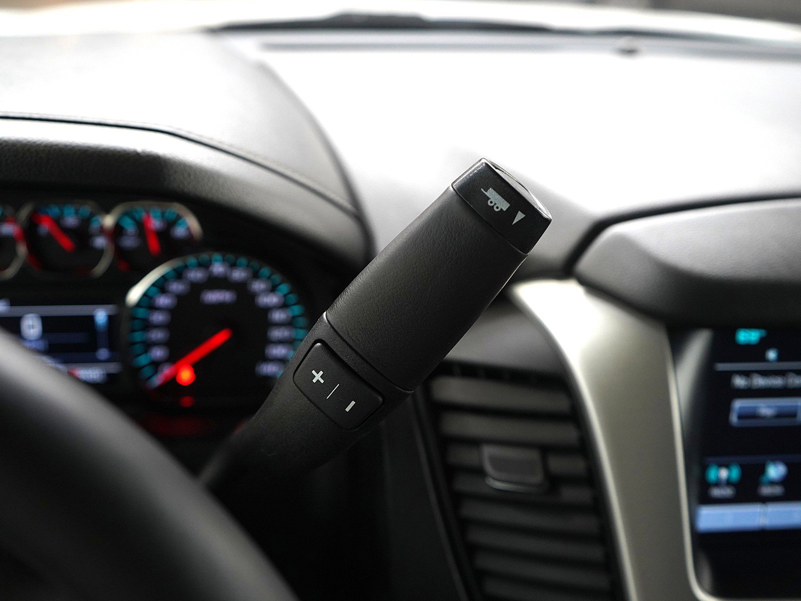 Used 2017 GMC Yukon XL SLT image 25