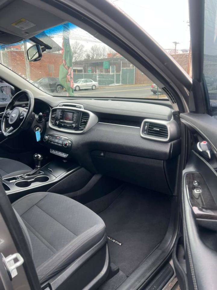 Used 2016 Kia Sorento LX w/ LX Convenience Package image 22