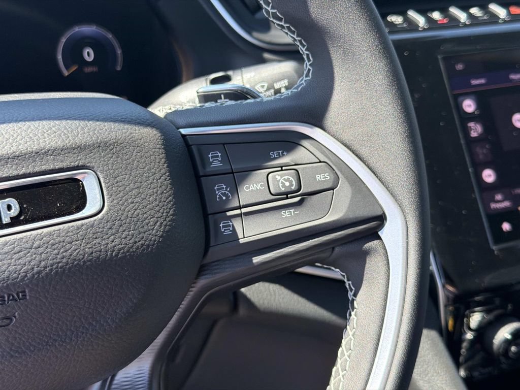New 2026 Jeep Grand Cherokee Laredo AWD/4WD image 9