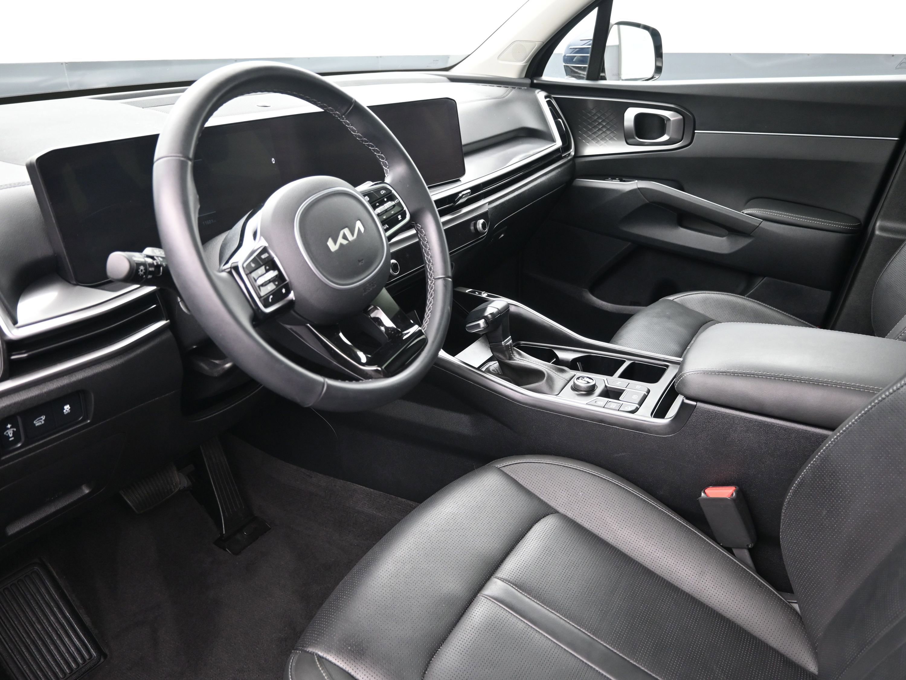 Used 2024 Kia Sorento EX w/ Panoramic Sunroof Package image 10