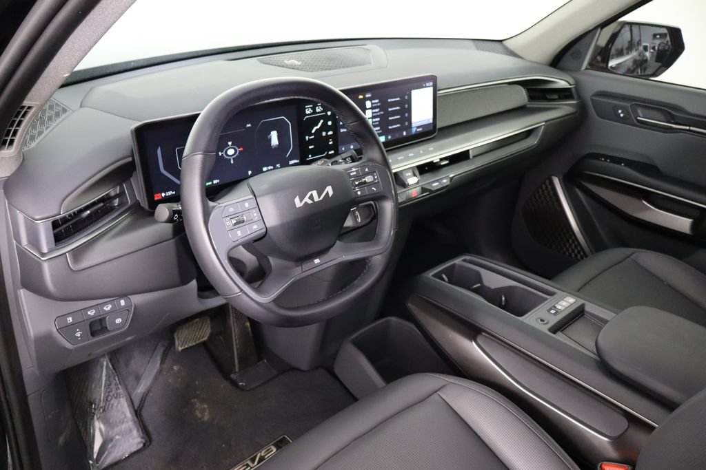 Used 2024 Kia EV9 Light Long Range RWD image 27