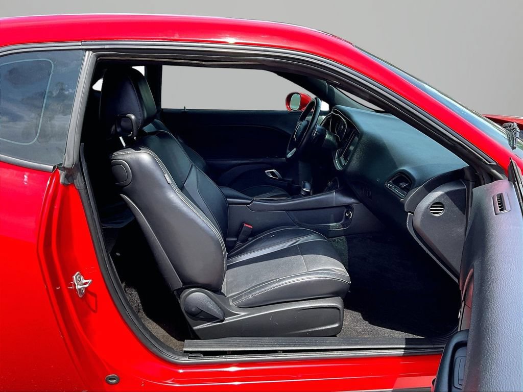 Used 2015 Dodge Challenger R/T Plus RWD image 8