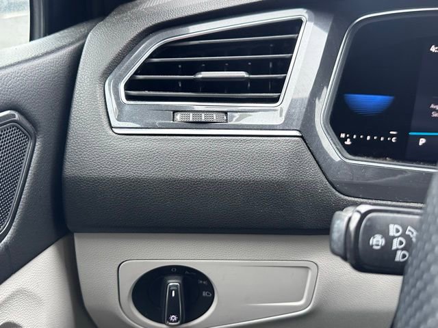 Used 2022 Volkswagen Tiguan SE R-Line image 16