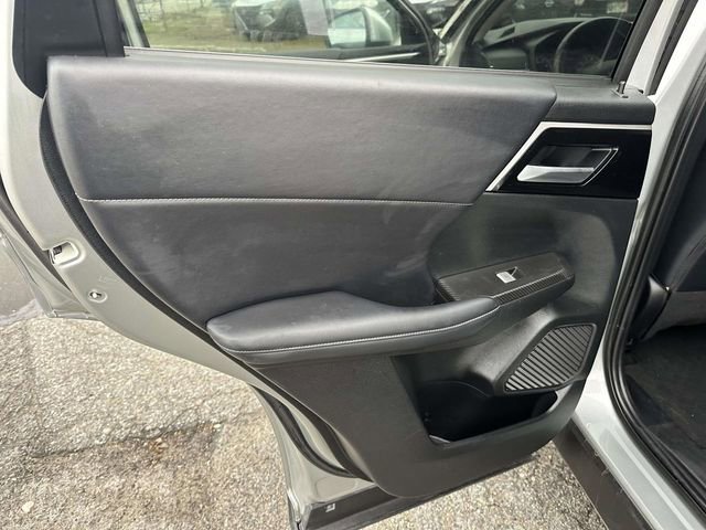 Used 2024 Mitsubishi Outlander AWD image 19