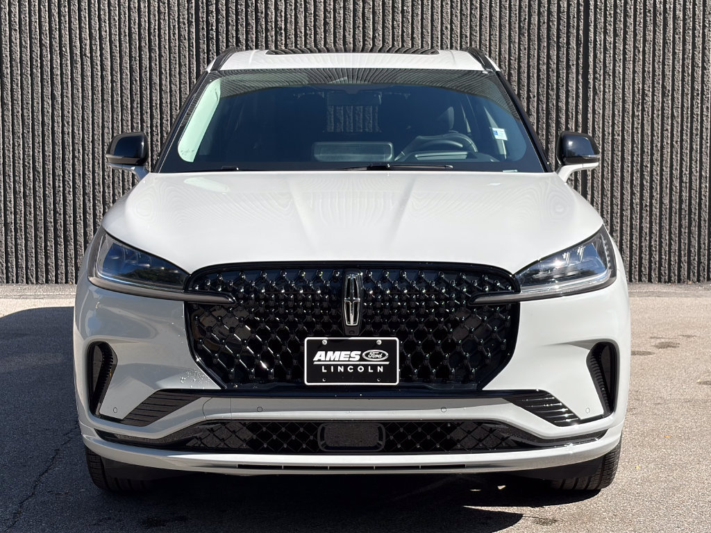 New 2027 Lincoln Aviator AWD image 3