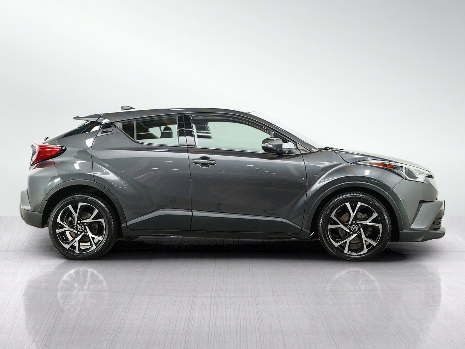 Used 2019 Toyota C-HR Limited FWD image 6
