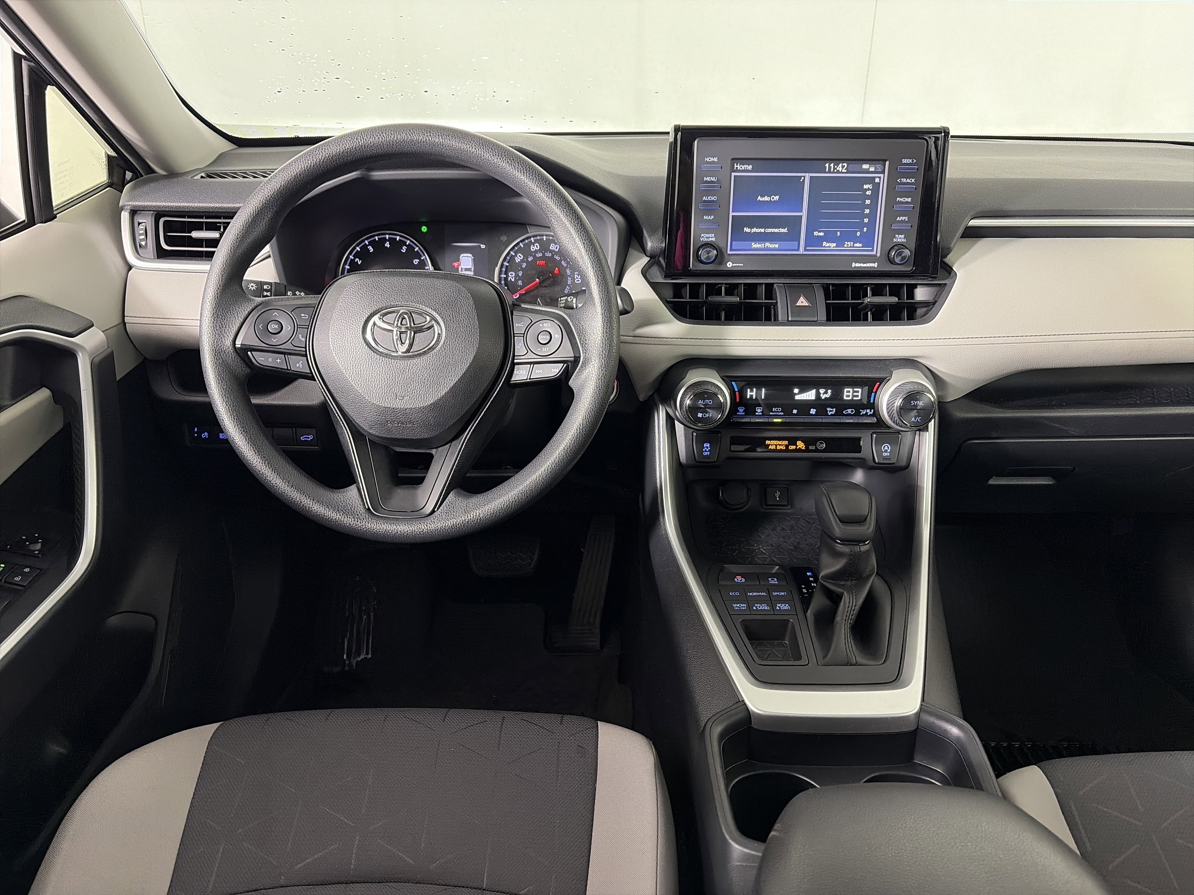 Used 2020 Toyota RAV4 XLE image 38